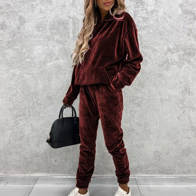 Magali® | Luxurious velvet sweater and jogging pants set