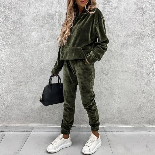 Magali® | Luxurious velvet sweater and jogging pants set