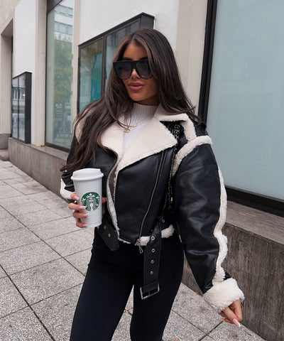 Sara® | Daria with black teddy fur