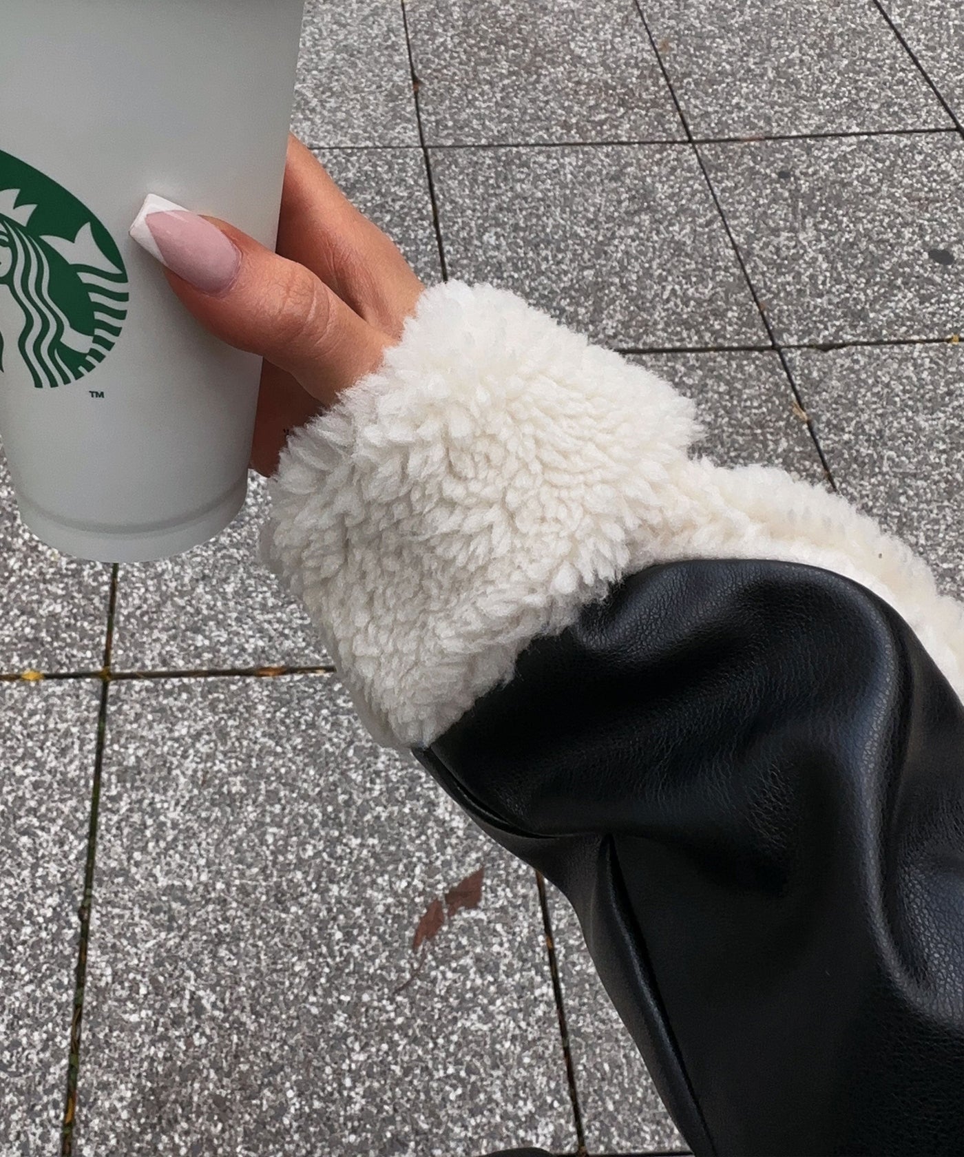Sara® | Daria with black teddy fur