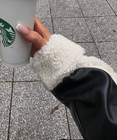 Sara® | Daria with black teddy fur