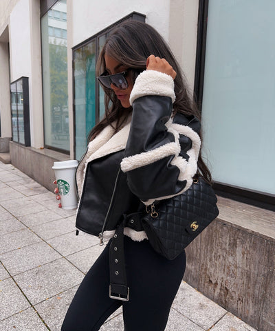 Sara® | Daria with black teddy fur